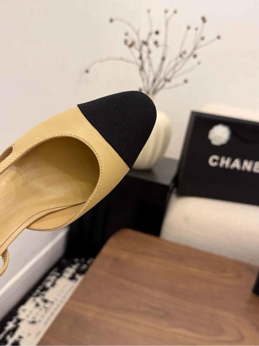 CHANEL elegant slingback